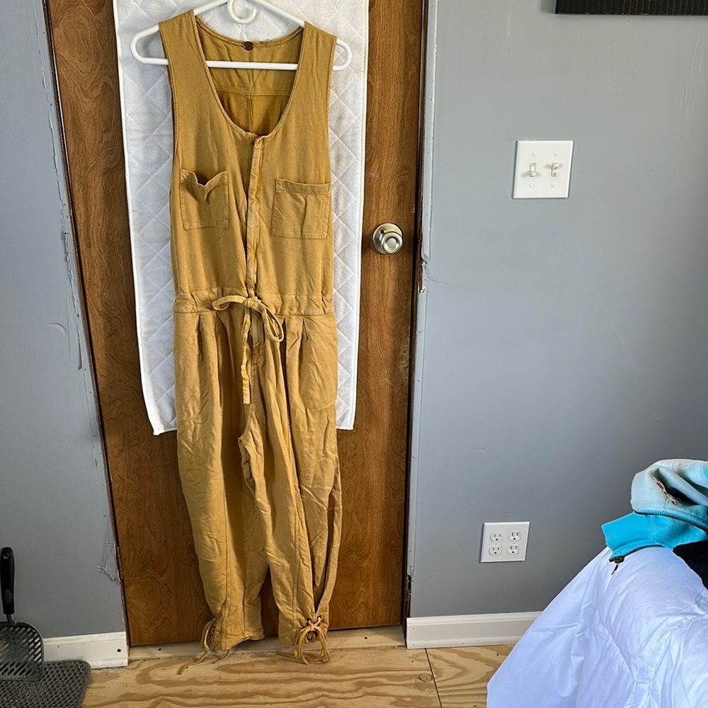 Free people / Stylish Tan Jumpsuit